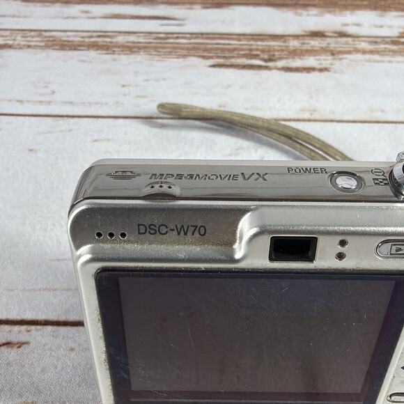 Sony Cyber-shot DSC-W70 7.2MP Digital Camera For Parts/Repair No Battery/Charger - Picture 4 of 6